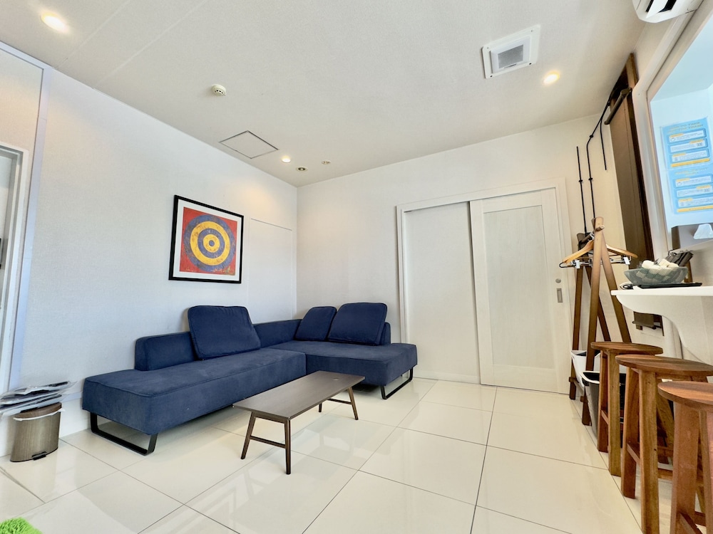 Economy Condo, Beachfront photo 3