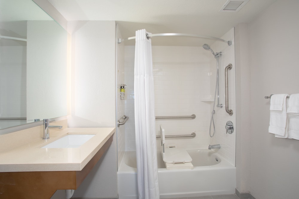 Suite, 1 Bedroom, Accessible Bathtub, Kitchen (Communications) - Photo 7