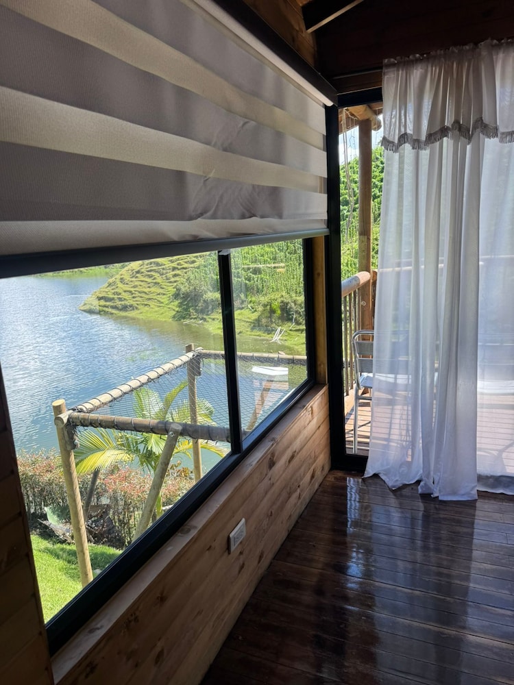 Comfort Cabin, Balcony, Lake View photo 2