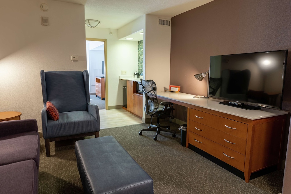 King Bed Suite - Photo 4