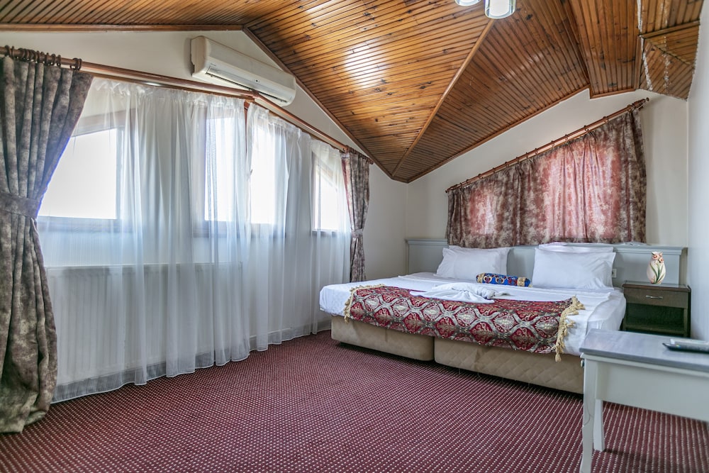 Deluxe Double Room, 1 King Bed, Sea View photo 2