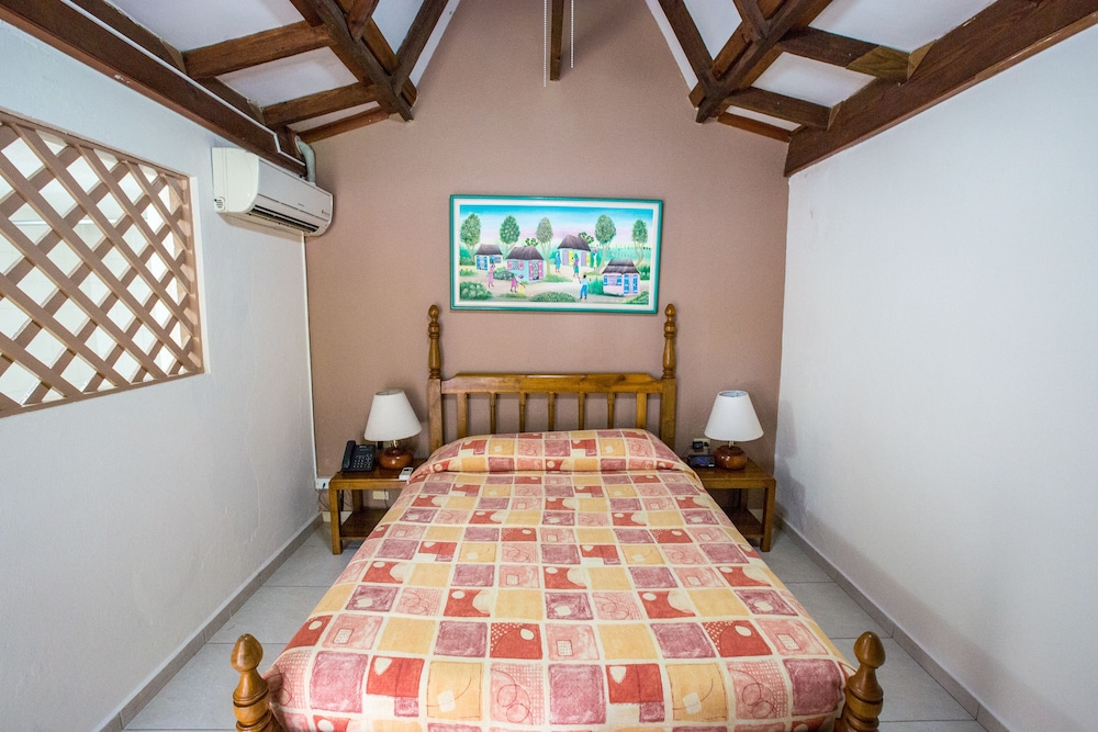 Standard Room, 1 Queen Bed, Non Smoking, Beach View