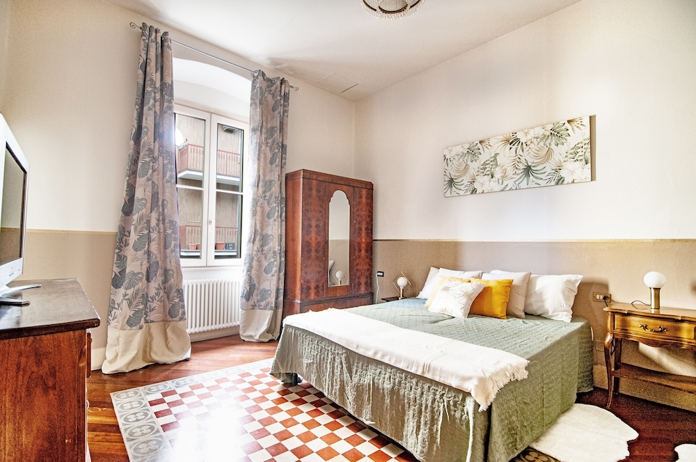 City Triple Room