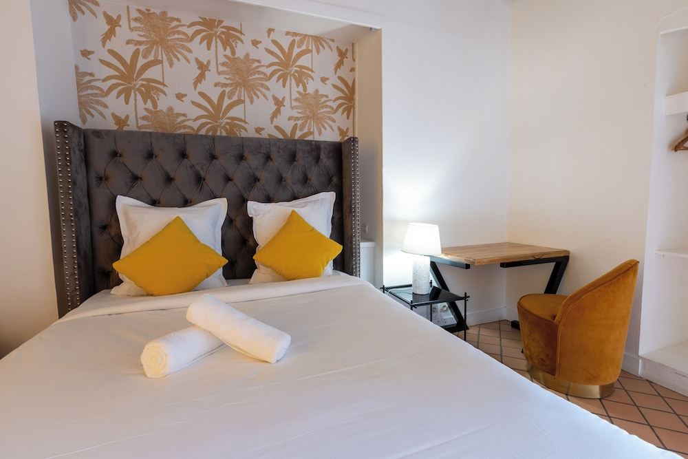 Double Room - Photo 8