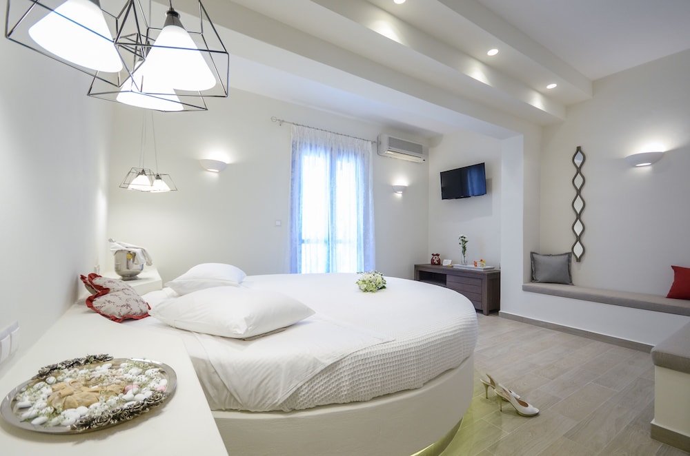 Honeymoon Suite