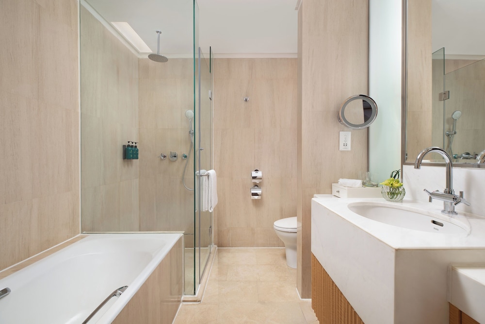 Standard Room, 1 King Bed, Business Lounge Access