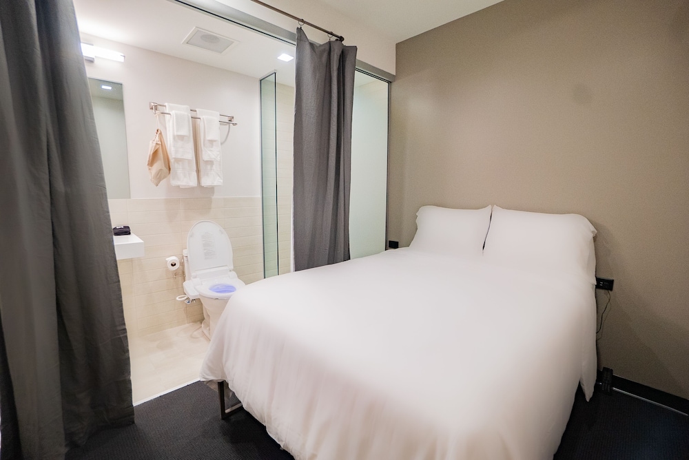 The Smallest Room In Dallas - Photo 1