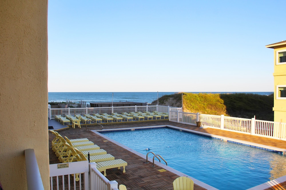 Pool View Queen