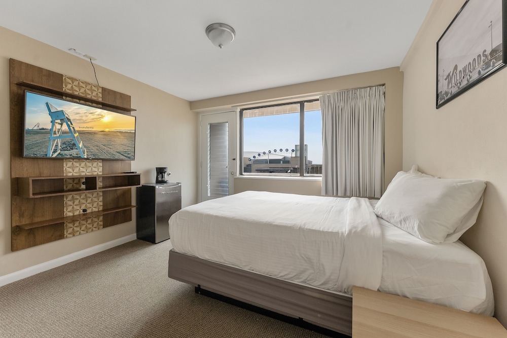 Economy Single Room, 1 Queen Bed, Non Smoking, Ocean View photo 2