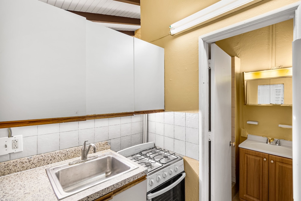 Condo, 1 Bedroom photo 2