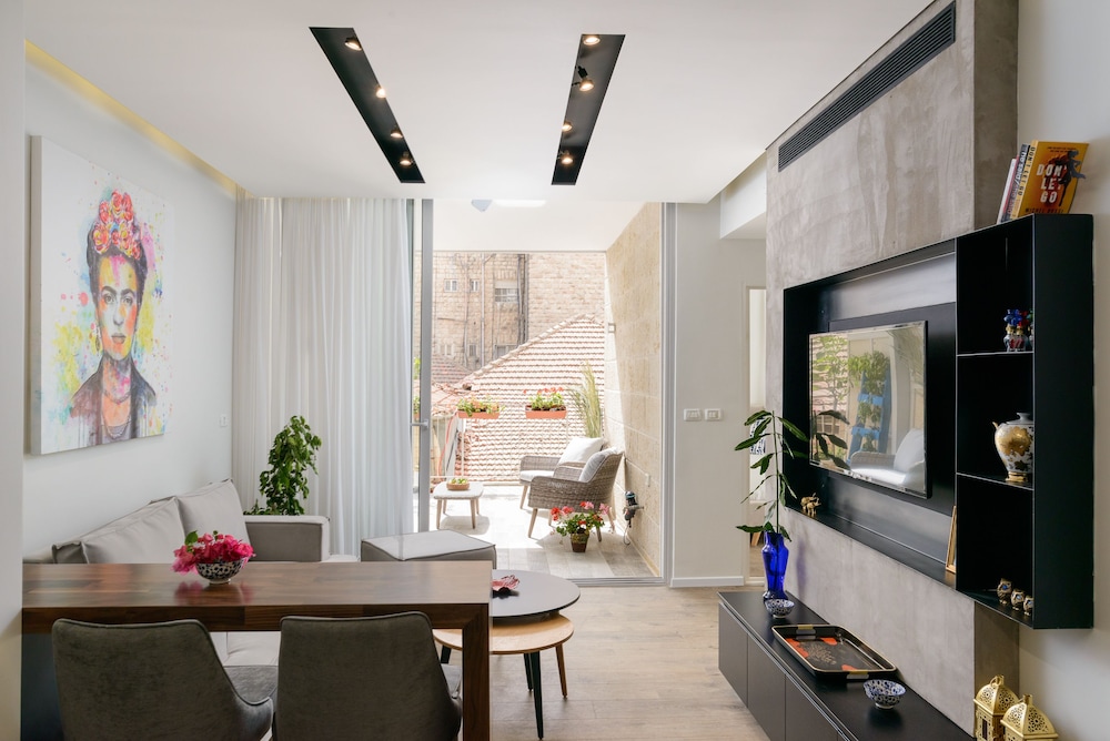 Deluxe Apartment