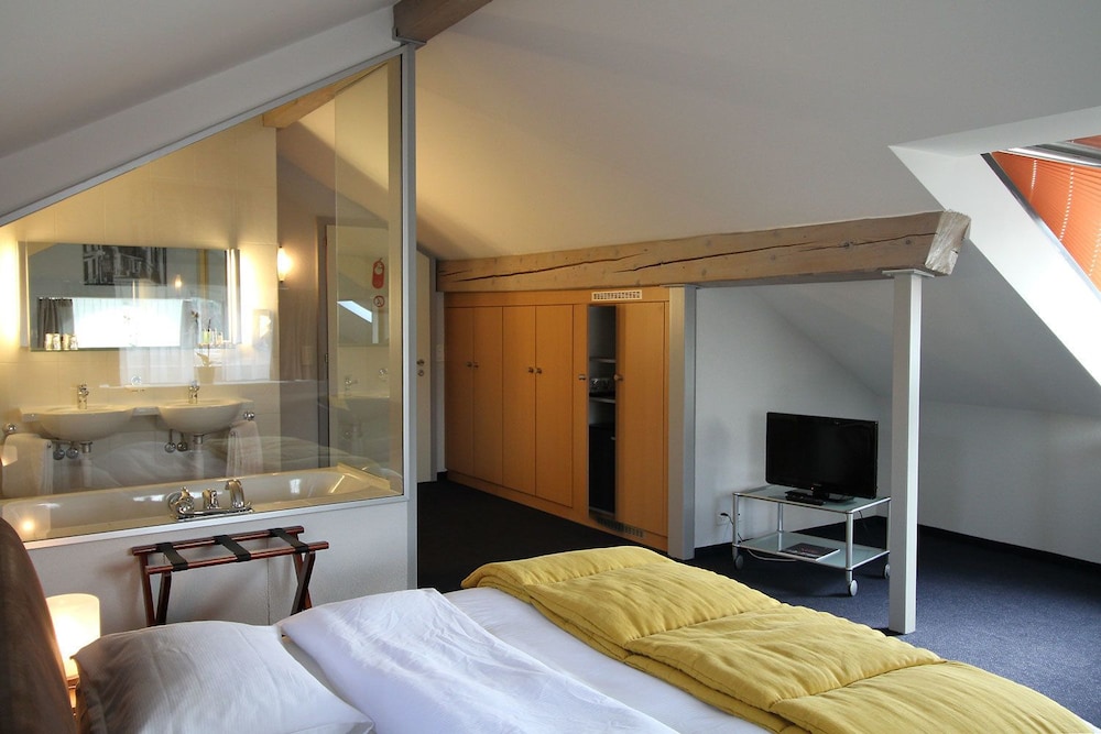 Deluxe Double Room, 1 Queen Bed photo 2
