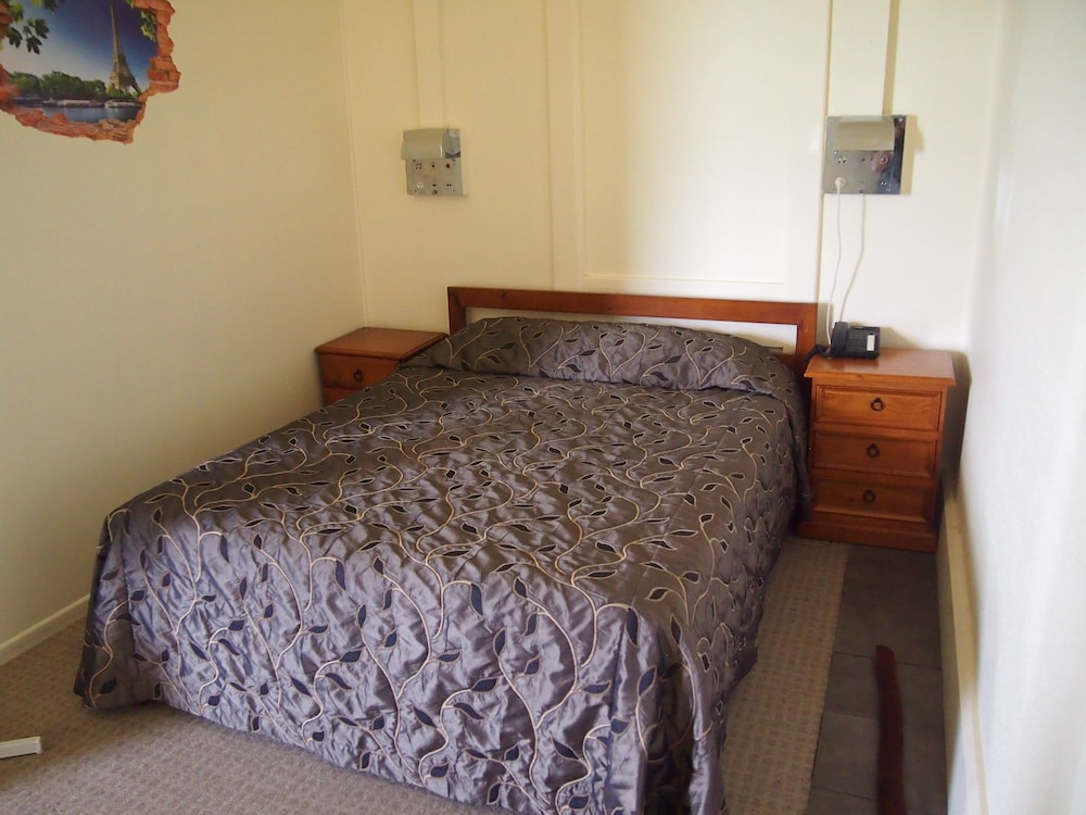 Family Room, 1 Bedroom photo 2