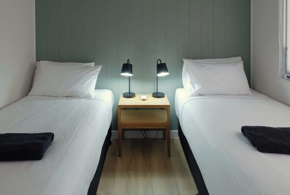 Deluxe 2 Bedroom Premium Cabin - Sleeps 4 photo 3