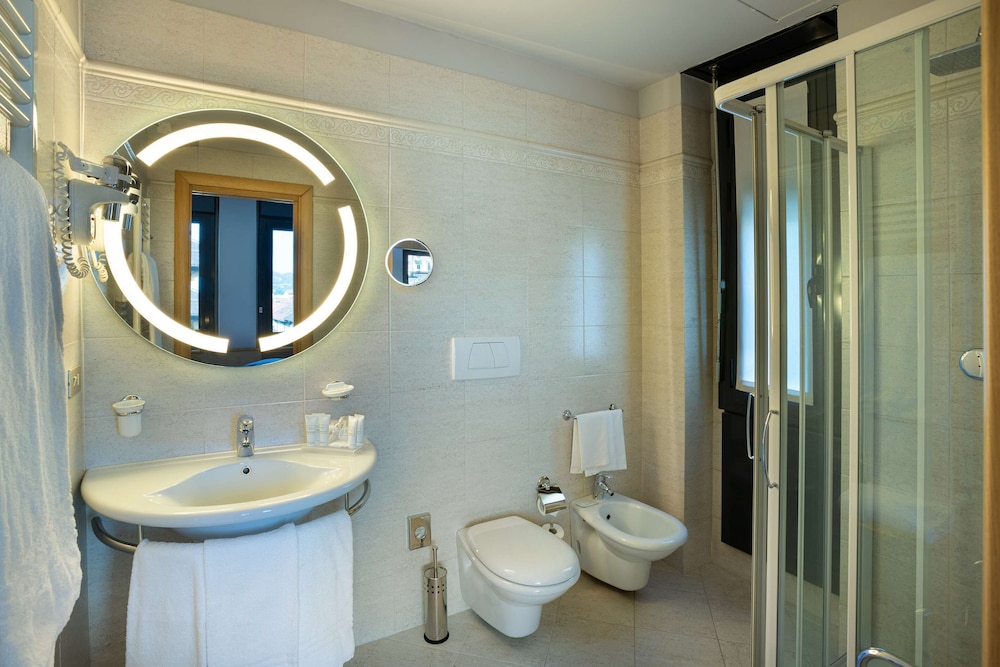 Executive Suite, Multiple Beds, Non Smoking - Photo 10