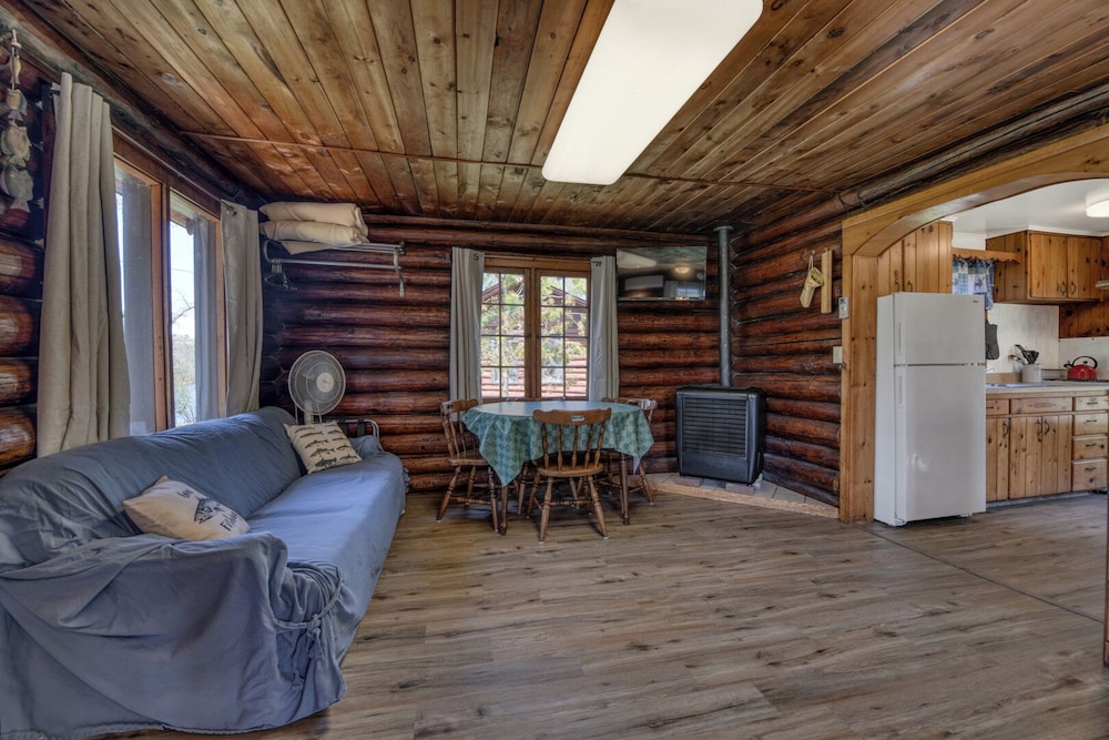 Cabin 1 photo 2