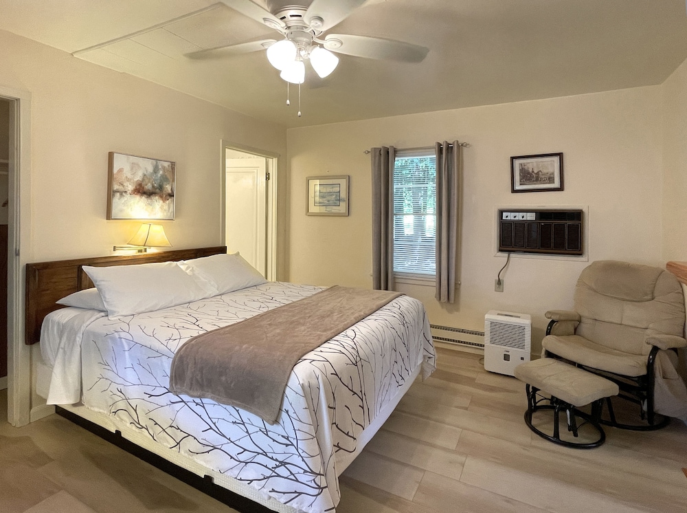 Room, 2 Bedrooms, Refrigerator & Microwave (8) (No Pets) photo 1