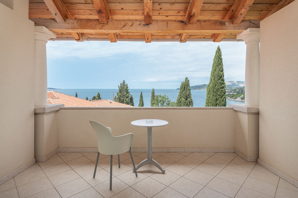 Basic Twin Room, Balcony, Partial Sea View - Photo 8