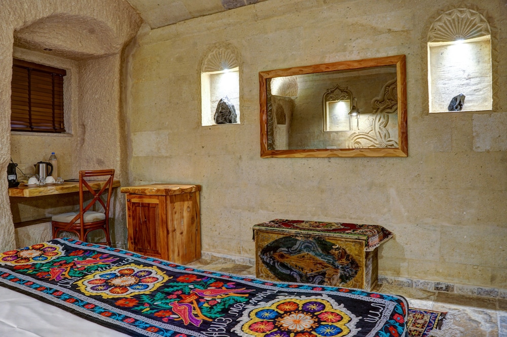 Superior Cave Room - Photo 12