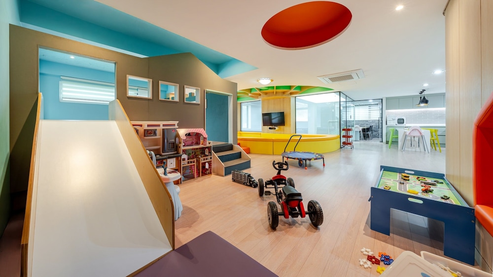 Basic Room, 1 Bedroom (Room A201 (Luxury Kids Pool Villa)) - Photo 6