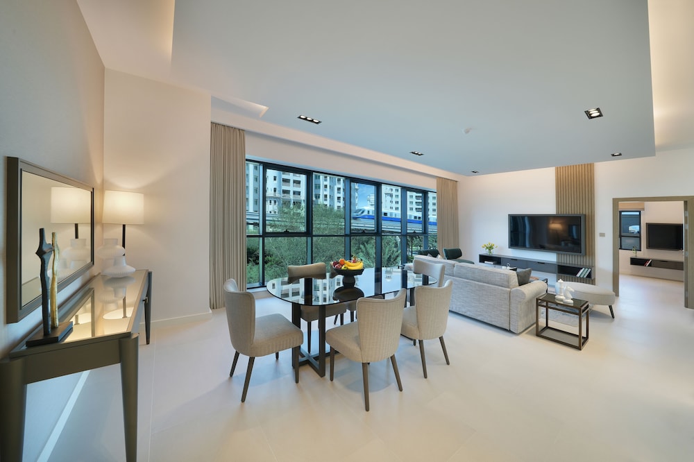 Luxury Two Bedroom Apartment with Balcony thumbnail 5