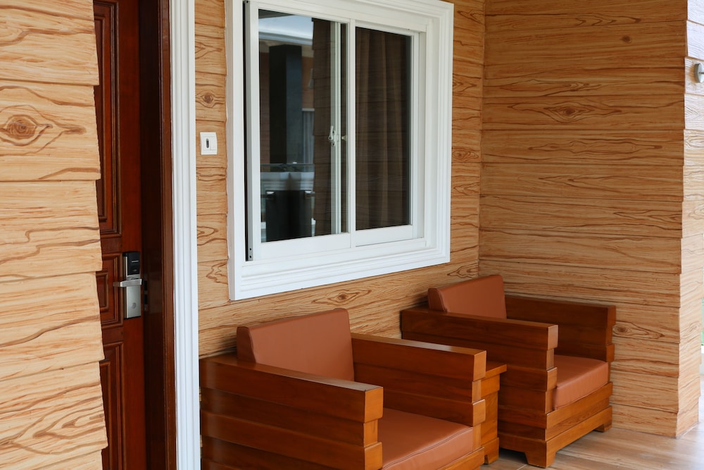 Family Room (Superior) - Photo 25
