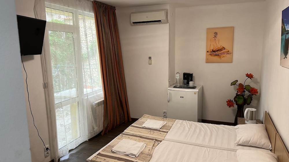 Basic Double or Twin Room photo 1