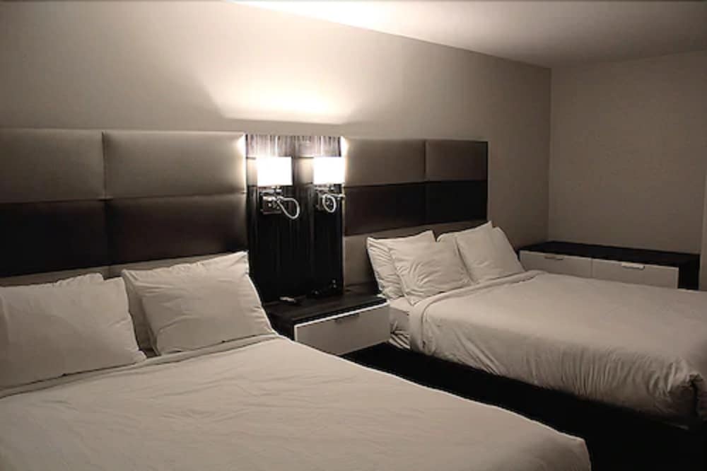 Suite, Multiple Beds, Non Smoking (Efficiency) - Photo 2