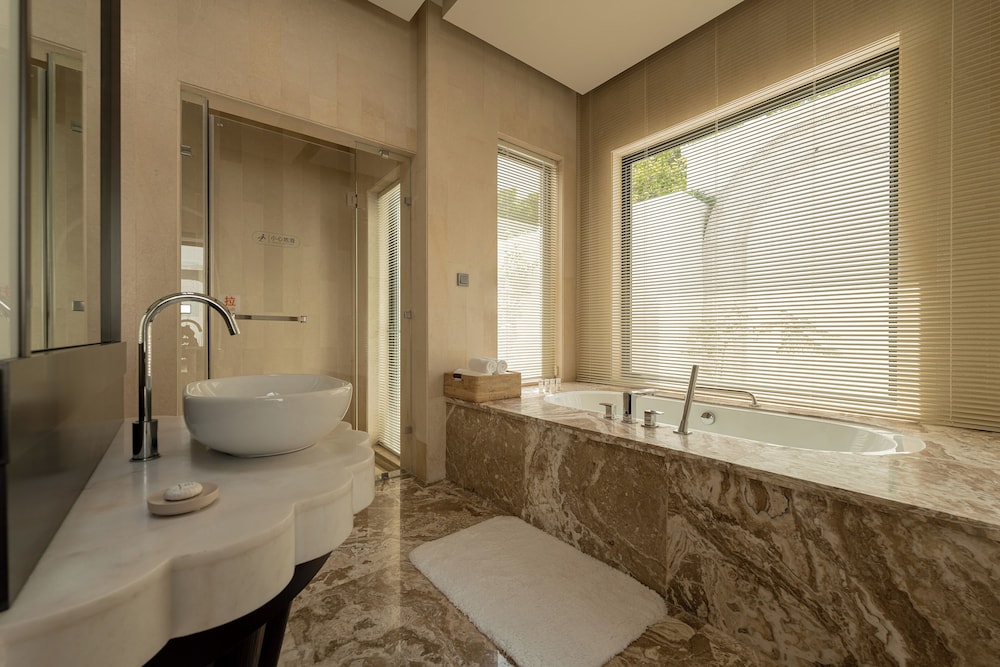 Luxury House, 1 King Bed, Bathtub, Courtyard View photo 2