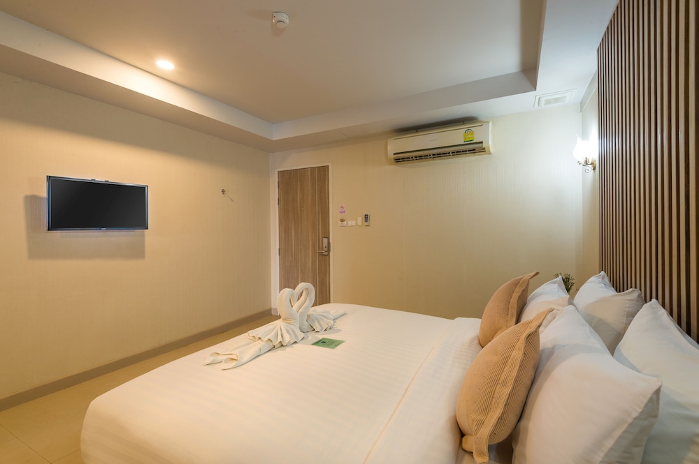 Deluxe Room, Balcony - Photo 12