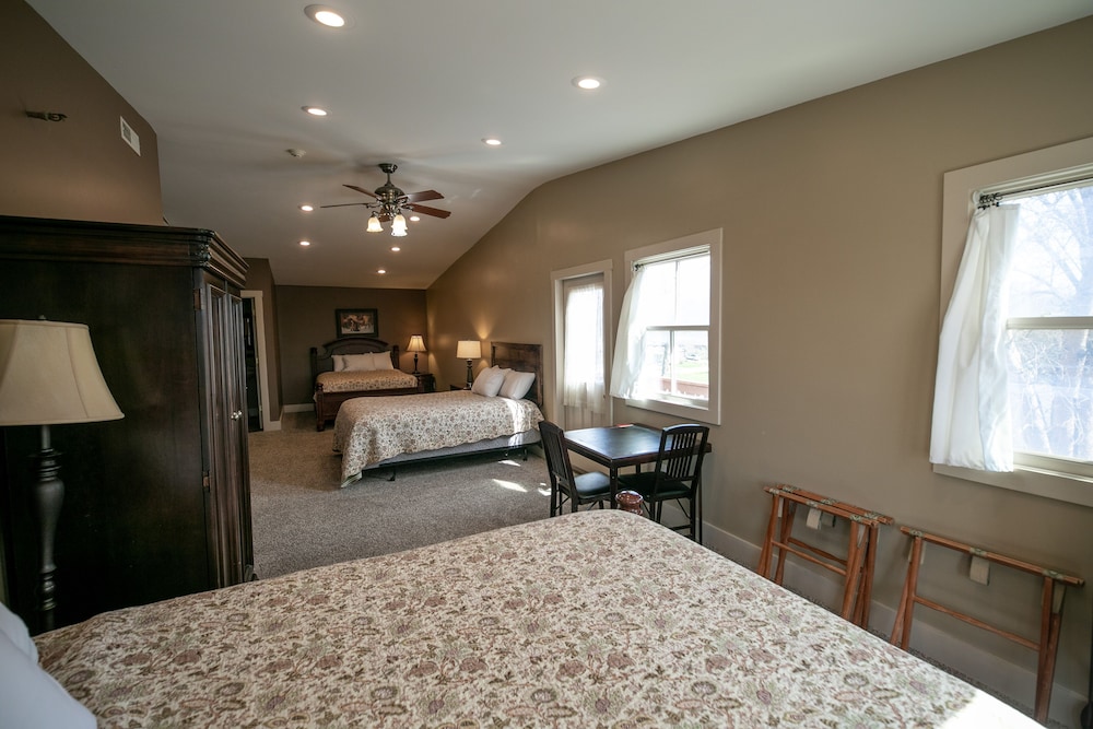 Family Room (Historic Building, No Elevator) photo 3