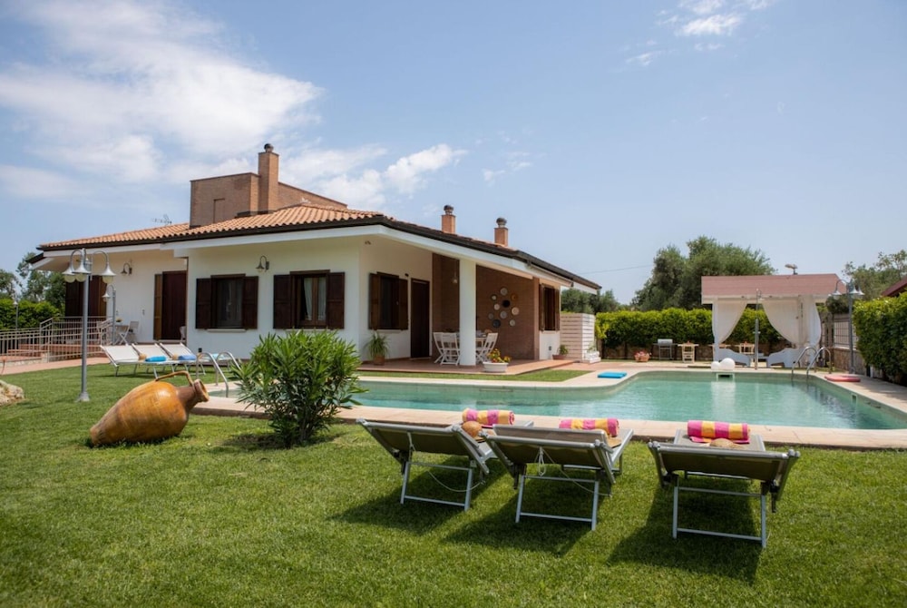 Villa photo 3