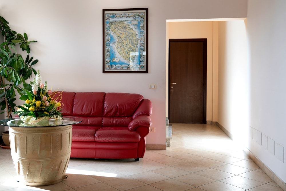 Family Room, 2 Bedrooms