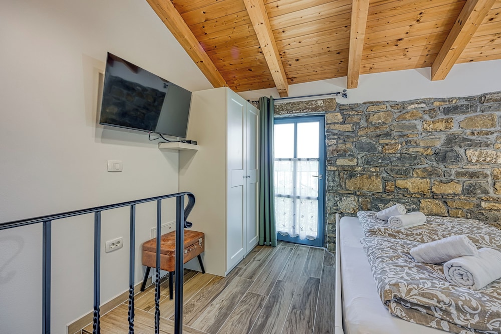 Honeymoon Apartment, Multiple Bedrooms (Istrian Casa Pr Marici Relaxing) photo 3