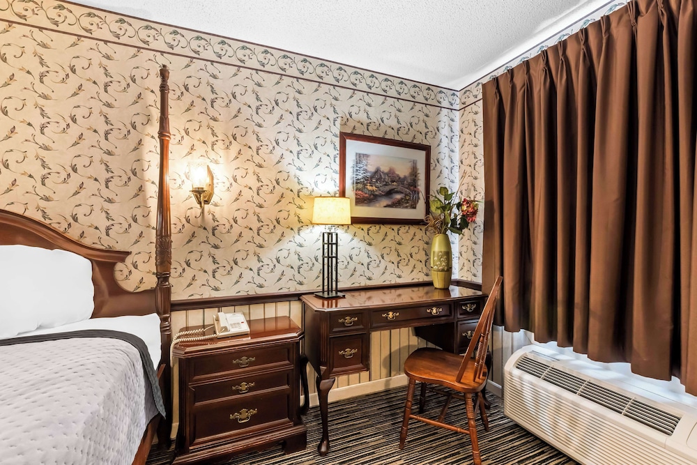 Room, 1 King Bed, Non Smoking - Photo 3