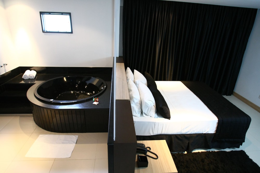 Luxury Double Room, Jetted Tub (Master) photo 1