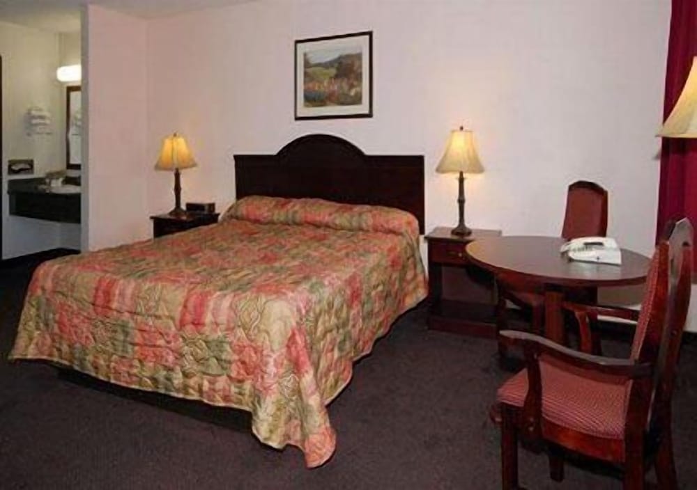 Standard Room, 1 Queen Bed, Non Smoking photo 1