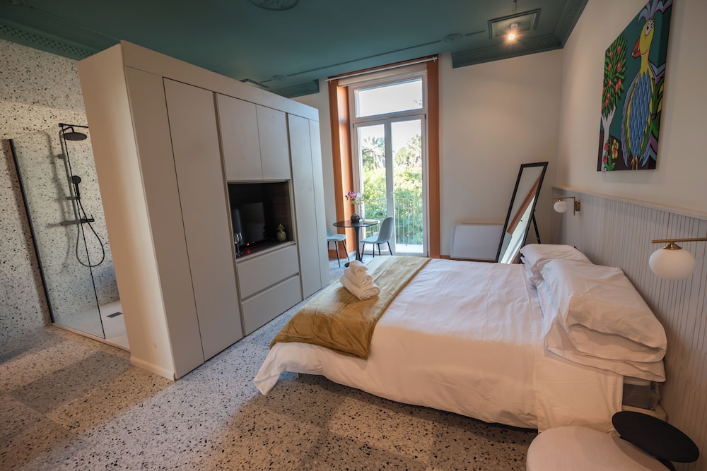 Room, Balcony, Mountain View photo 2