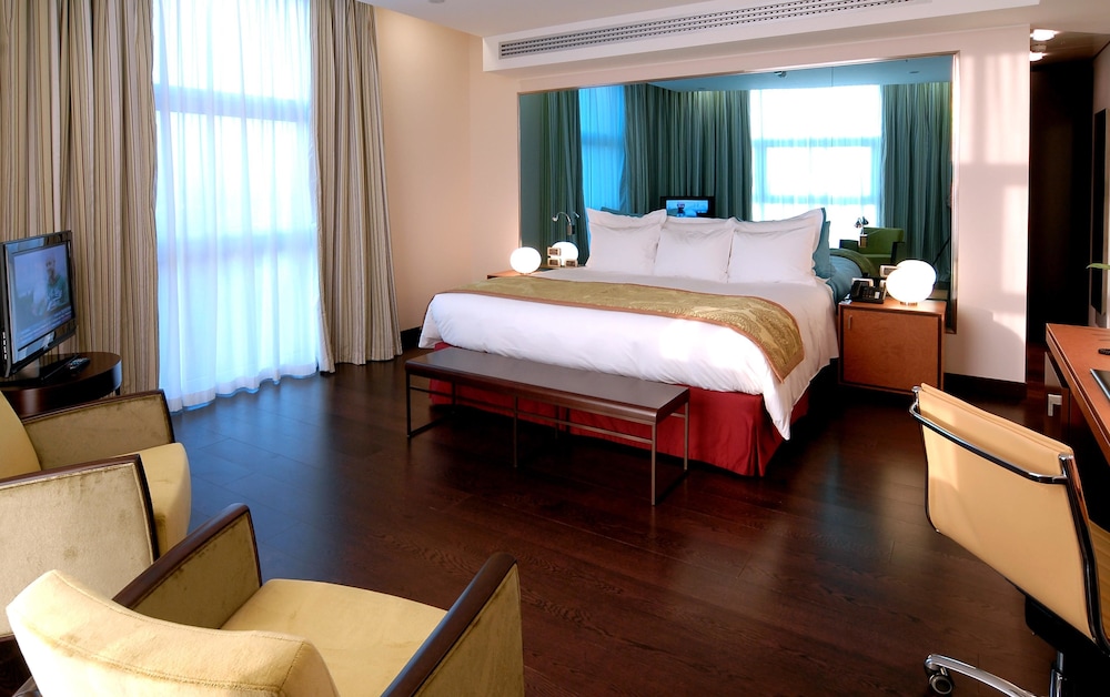 Suite, 1 King Bed, Connecting Rooms - Photo 1