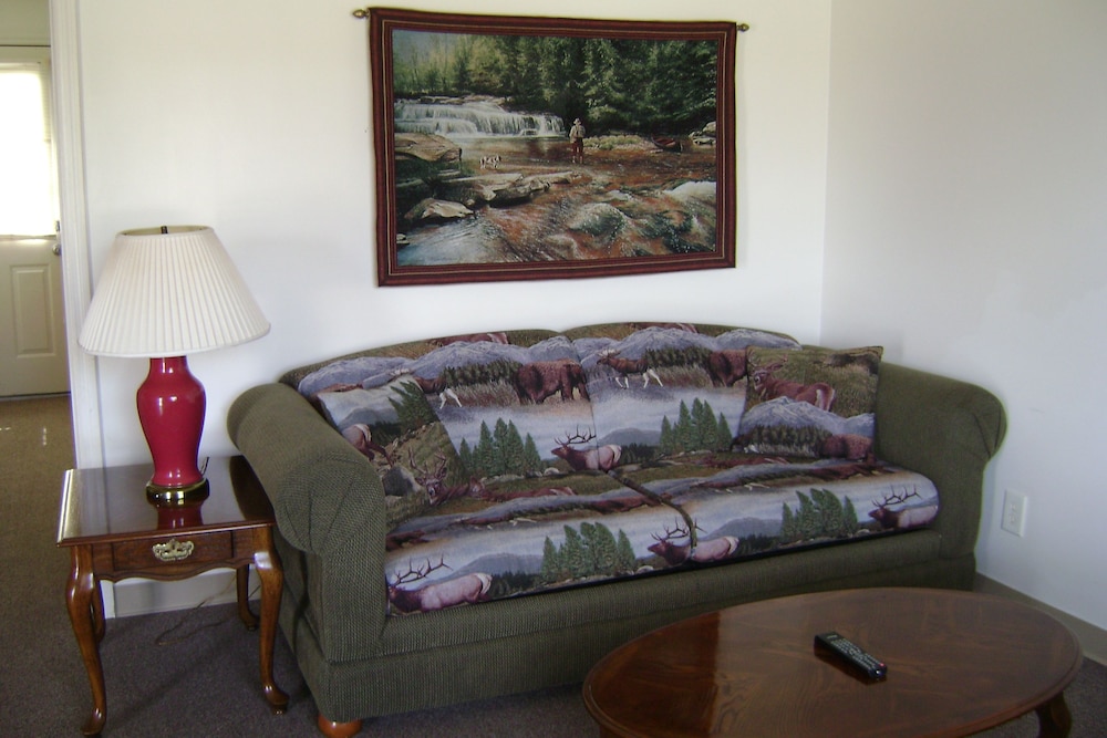 Suite, 1 King Bed, Kitchen photo 1