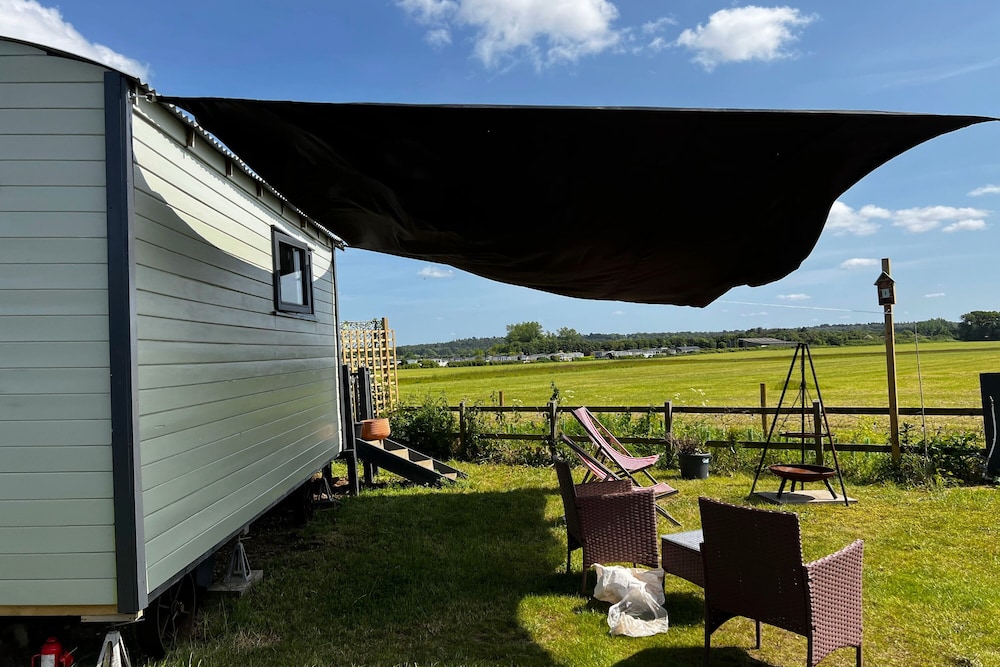 Comfort Cabin, 1 Double Bed, Garden View, Beachside photo 2