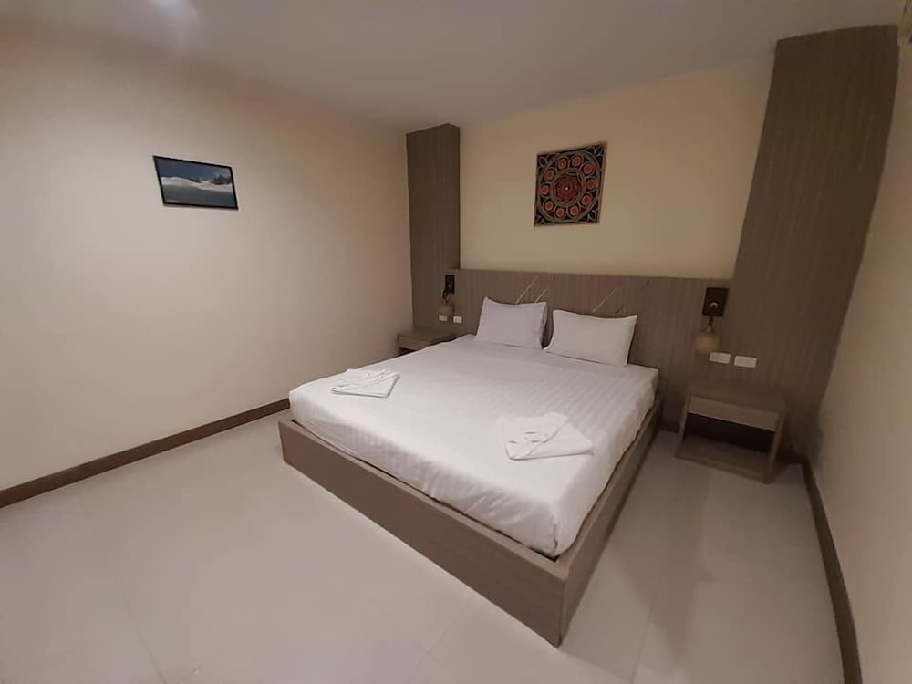 Standard Double Room - Photo 13
