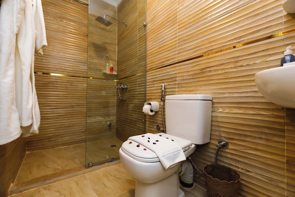 Economy Double or Twin Room photo 3