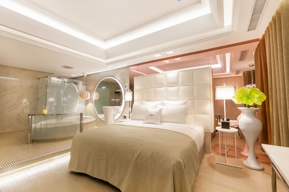 Deluxe Double Room - Non-Smoking