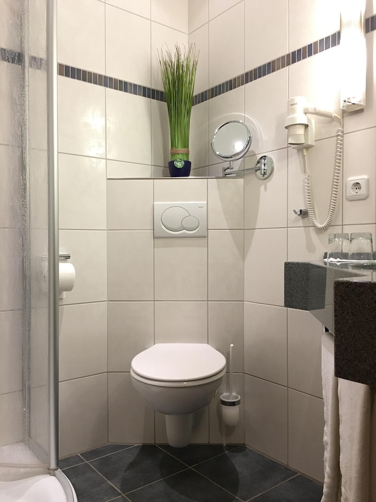 Deluxe Double Room, Private Bathroom - Photo 3