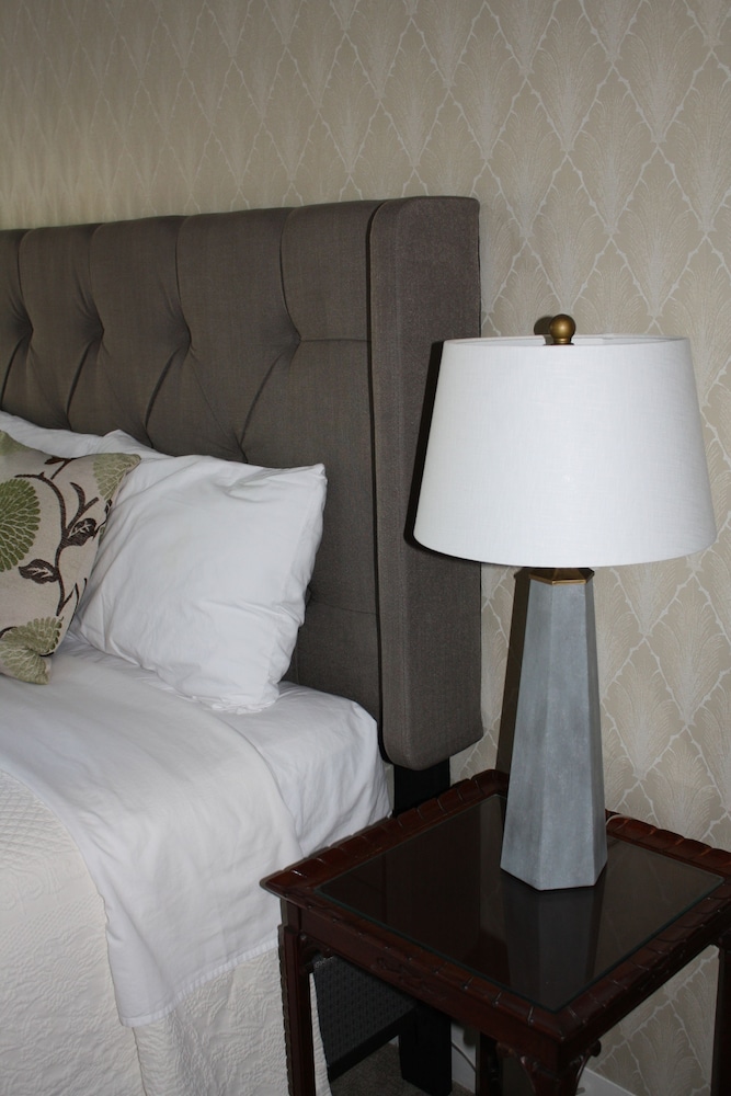 Suite Room Queen Bed photo 2