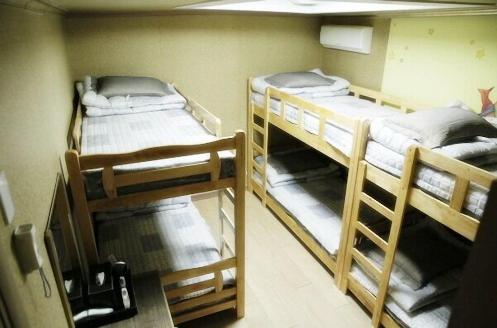 Shared Dormitory, Women only (3 bunk beds) photo 1