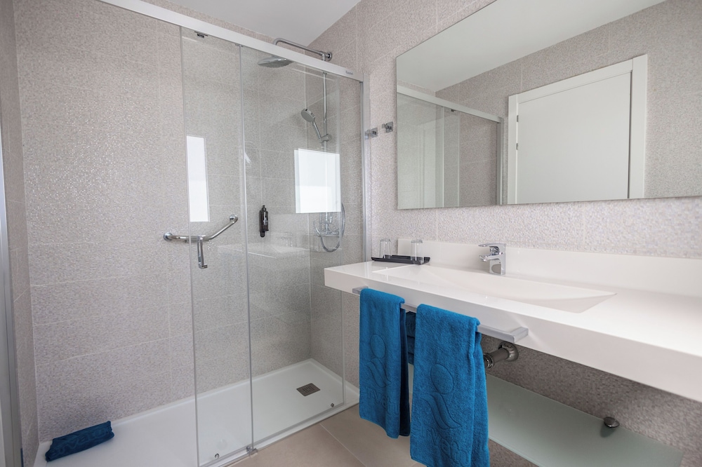 Family Studio Suite, Partial Ocean View (2 Adults) thumbnail 6