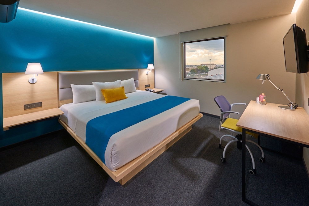 Suite, 1 Queen Bed With Sofa Bed, Non Smoking - Photo 9