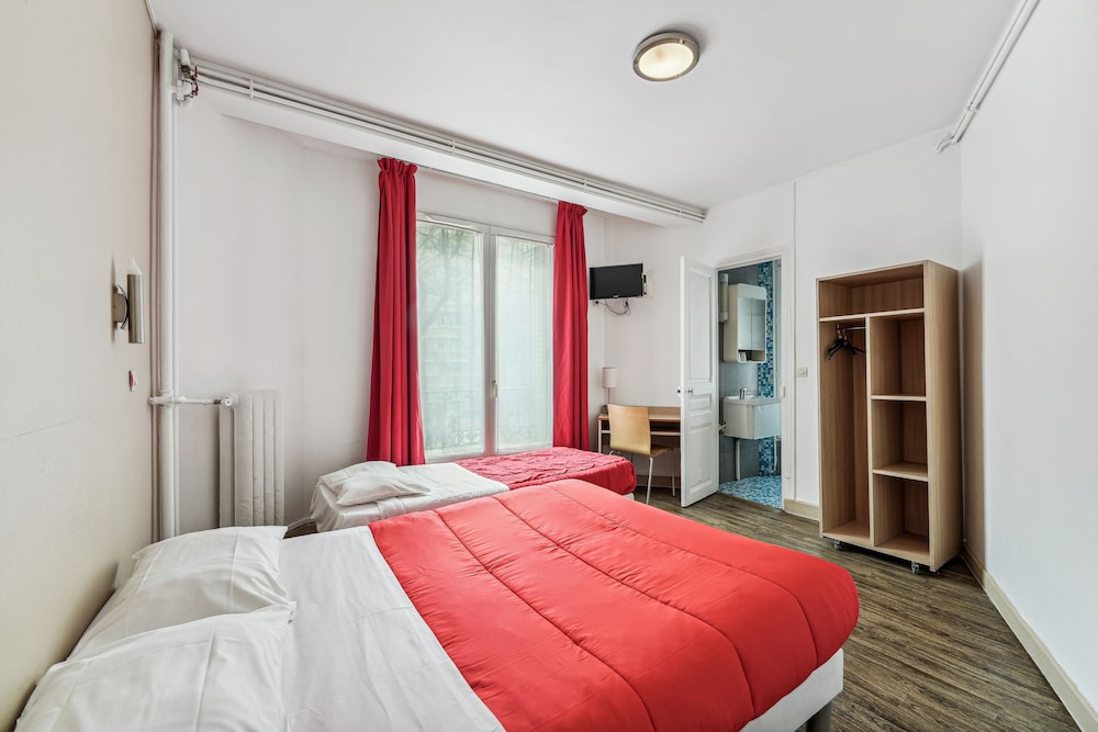 Classic Triple Room, Multiple Beds, Private Bathroom photo 1
